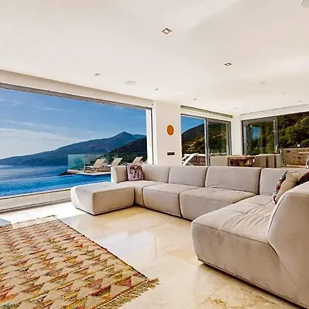 Sleeps 13 With Pool Air Con And Wifi